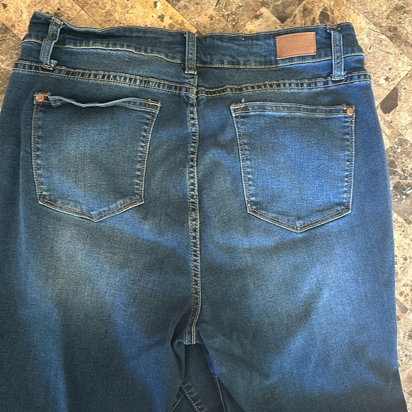 Judy Blue Jeans - Picture 1 of 3